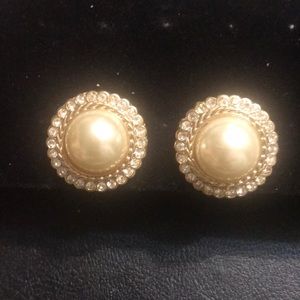 Vendome Dome pearl earrings with crystals